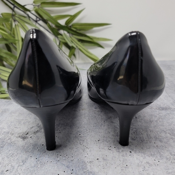 Christopher & Banks | Black Patent Round Toe Heels Size 9 - Picture 6 of 8